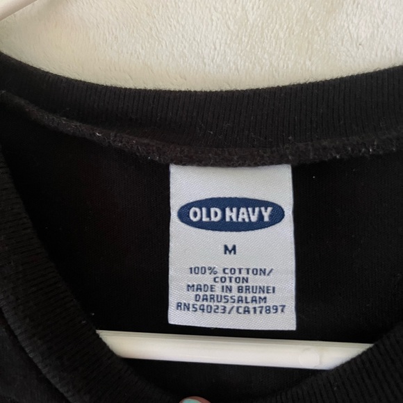 Old Navy Basic Tee - Picture 3 of 3